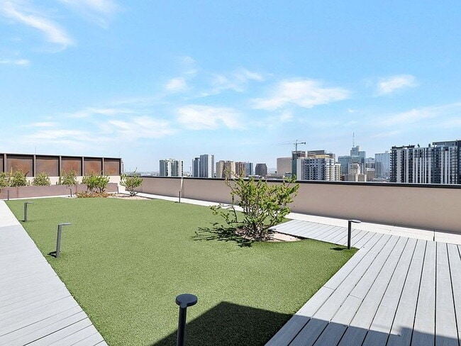 Building Photo - "Spacious 2-Bed, 2-Bath Gem in the Heart of Phoenix - 1188 Sq Ft of Modern Living!"