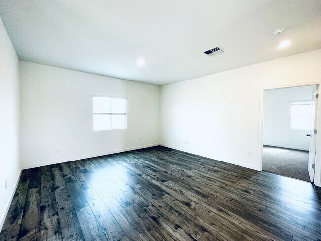 Building Photo - 704 Colorado Ln