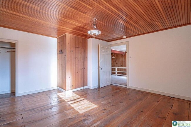 Building Photo - 621 Nursery Rd