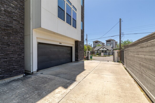 Building Photo - 1613 Wheeler Ave