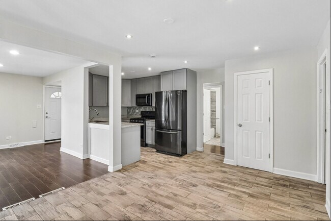 Building Photo - 840 W Arquilla Dr