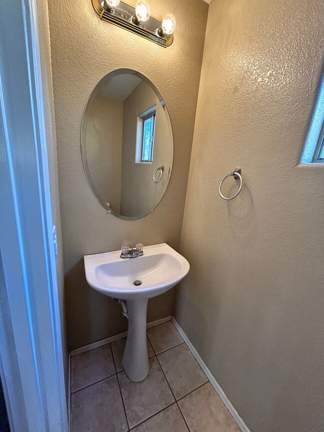 Building Photo - 3Bdm 2.5Ba Avondale Home with a Loft! *NO ...