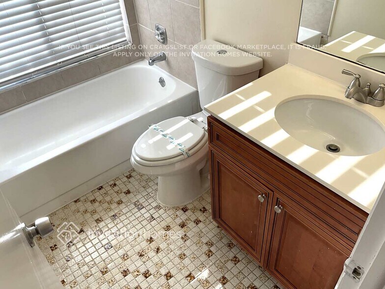 Building Photo - 4005 W Sailboat Dr