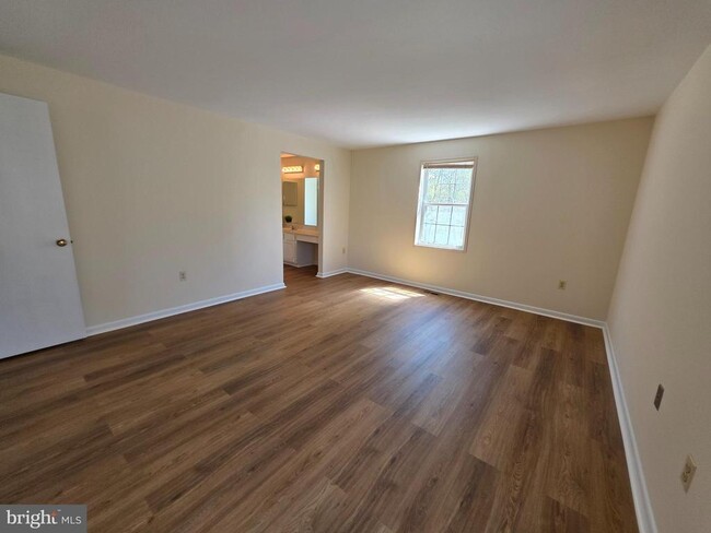 Building Photo - 6013 Harvester Ct