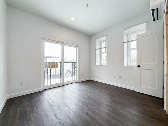 Building Photo - 71 Perrin St