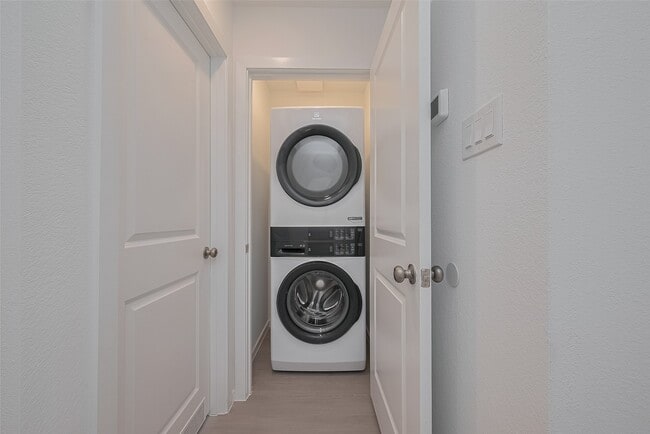 Building Photo - 21459 Montecagnano Ave