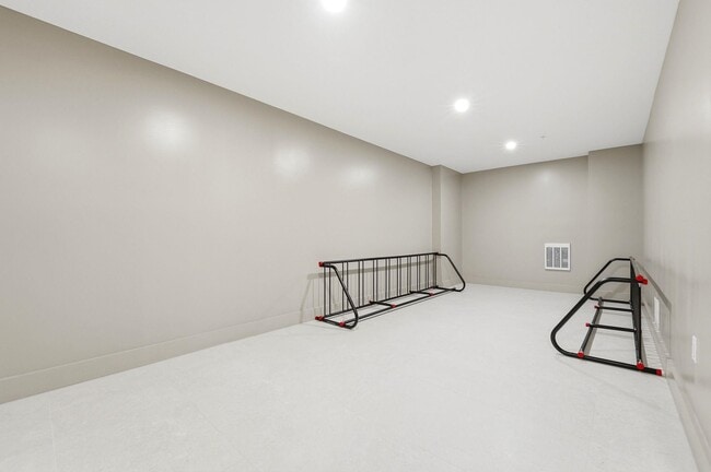 Building Photo - 337 Johnston Ave