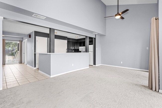 Building Photo - 50 April Point Dr S