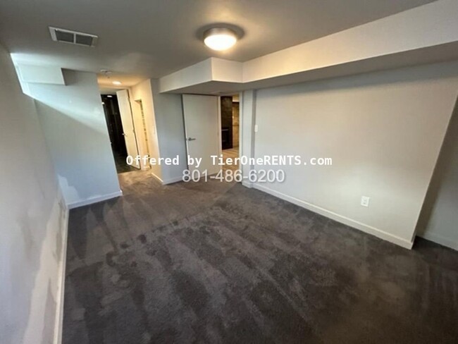 Building Photo - This property offers a NO DEPOSIT option a...