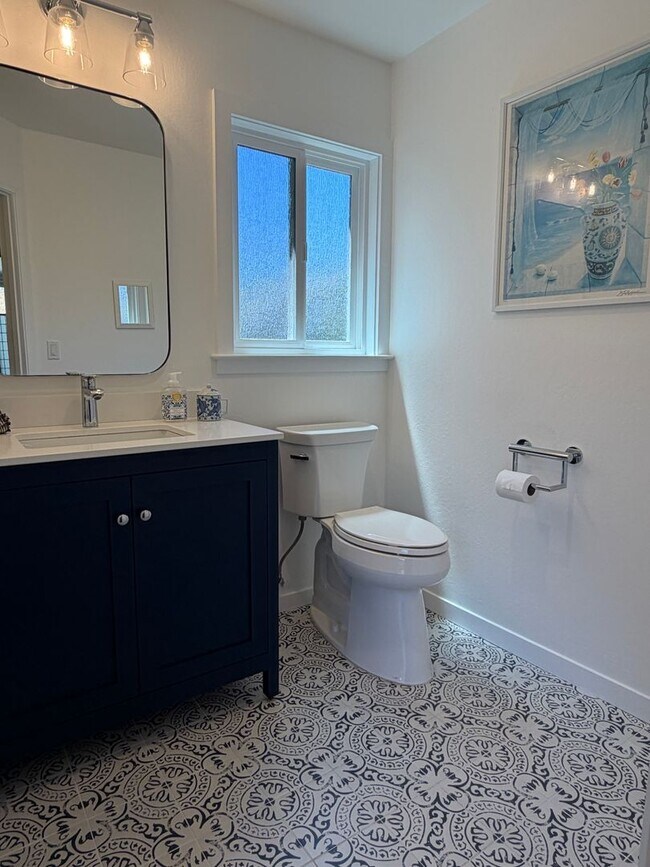 Building Photo - COMING SOON! Charming 2 Bedroom home with sunroom/office & spacious yard