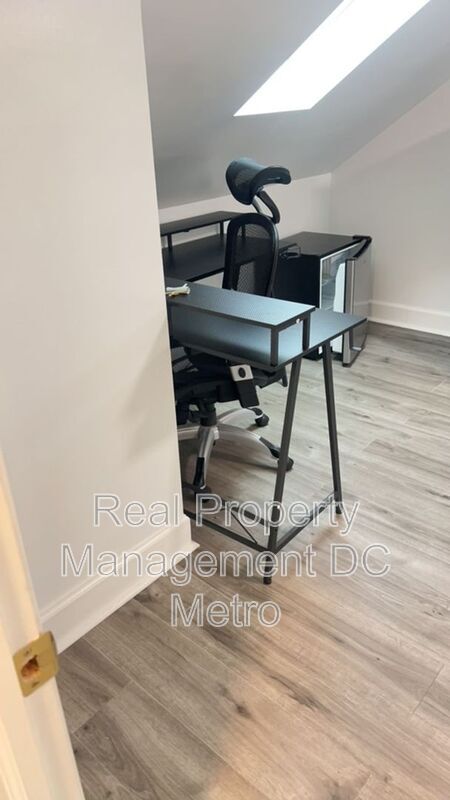 Building Photo - 1241 Monroe St NE