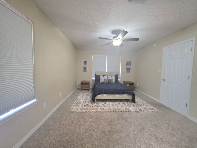 Building Photo - 5079 Cassia Dr