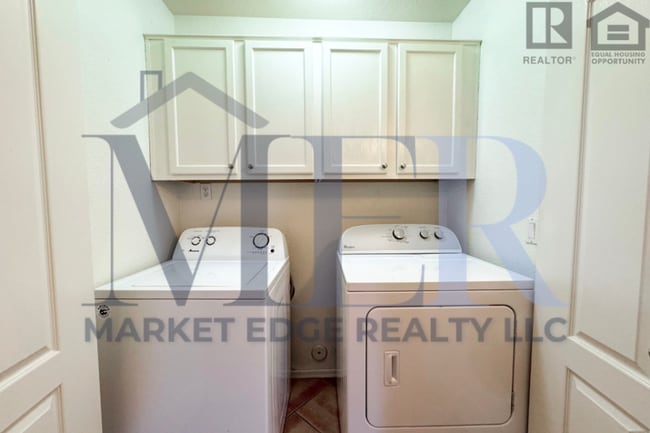 Building Photo - 3Bed/2Bath House at Arrowhead Lakes! $199 MOVE-IN SPECIAL! Ready for Immediate Move-In!