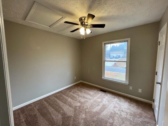 Building Photo - Updated 4 Bedroom / 3 Bathroom with In-Law Suite in Jack Britt School District!