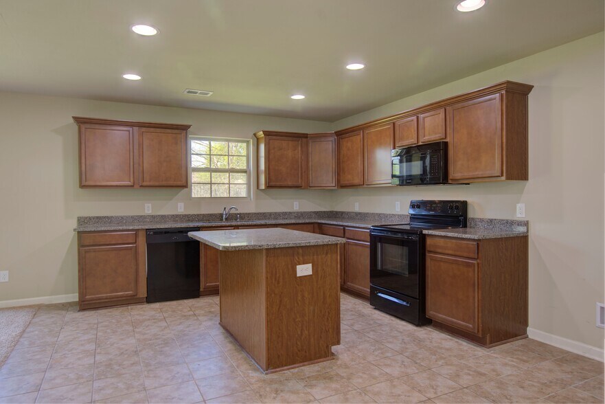 Building Photo - 28041 Kawana Ct