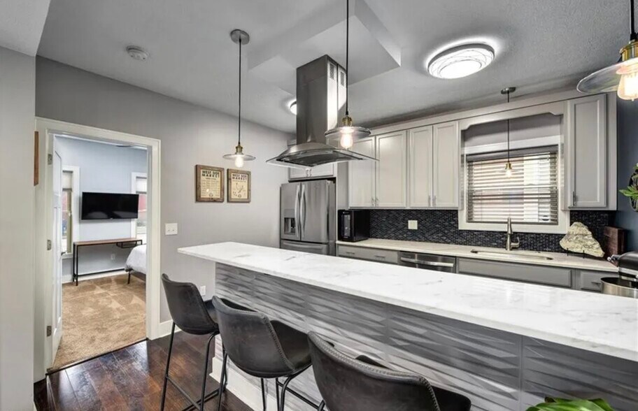 Building Photo - 4424 Bridge Ave