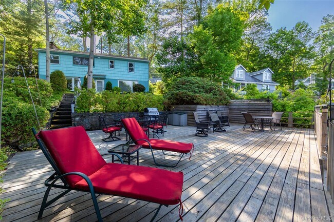 Building Photo - 24 Crescent Dr