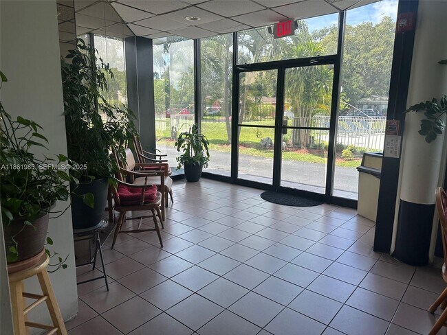 Building Photo - 1801 NE 140th St