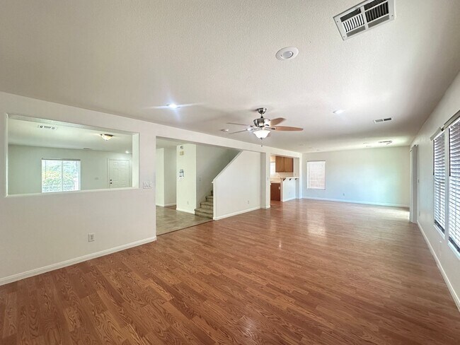 Building Photo - 560 Playa Linda Pl