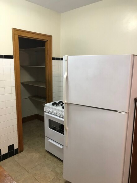 Building Photo - 2941 N Lockwood Ave