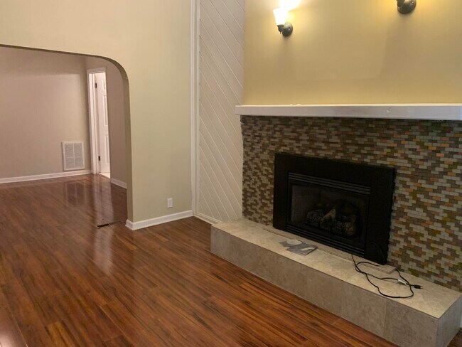 Building Photo - 4107 Vern Sikking Rd