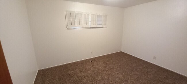 Building Photo - Updated 3 Bedroom Home in North Merced – Cul de Sac Location & Large Lot