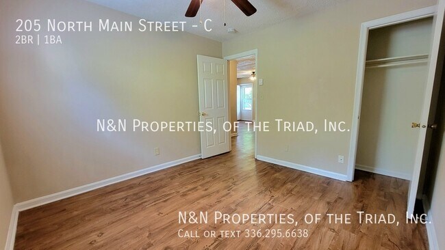 Building Photo - 2 Bedroom 1 Bath Apartment in King NC-  Do...