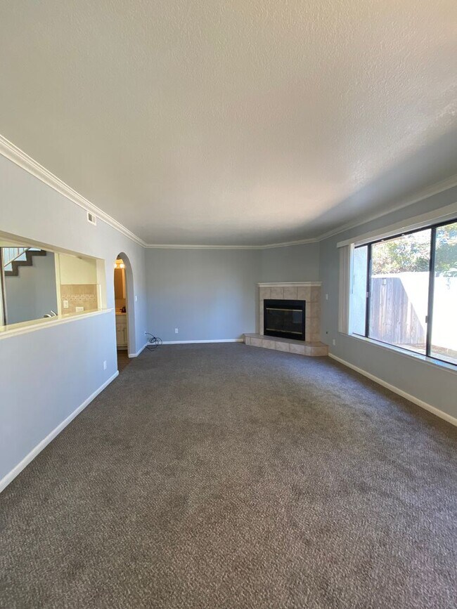 Building Photo - Large Centrally Located Two Story Condo wi...