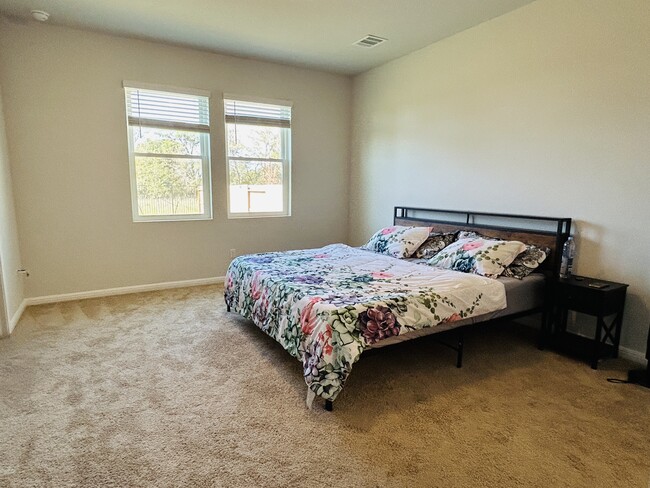 Building Photo - 425 Chaste Tree Dr