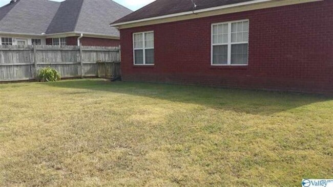 Building Photo - 3514 Choctaw Dr SE