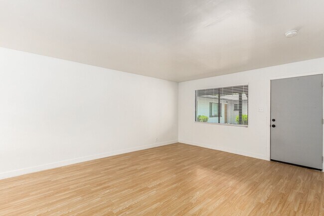 Building Photo - 1231 E Thomas Rd