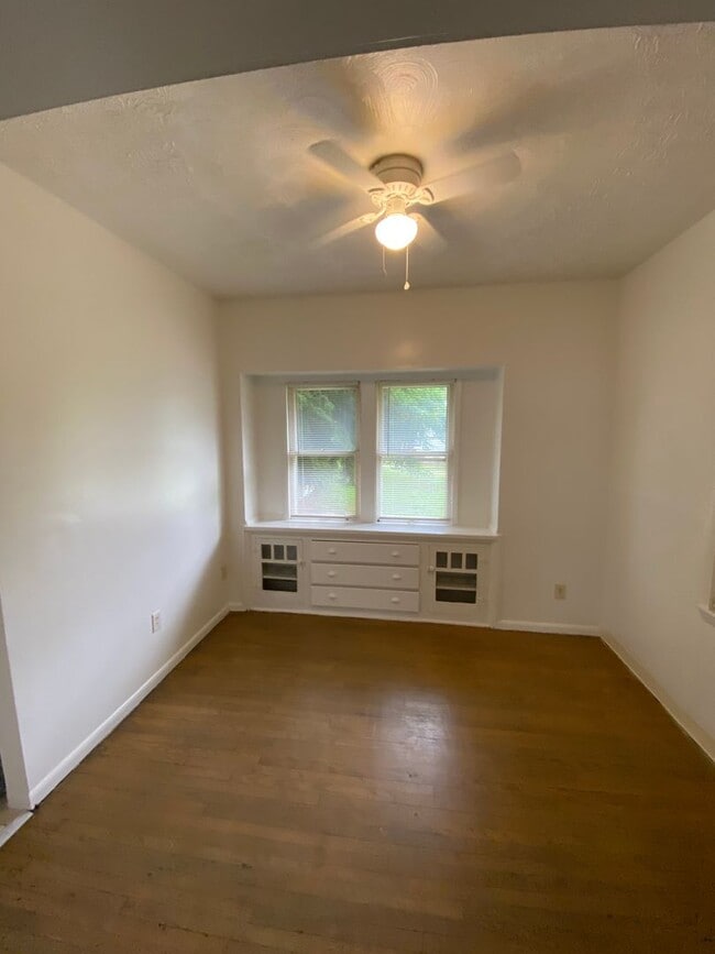 Building Photo - One Bedroom Duplex with off street parking and private enclosed porch