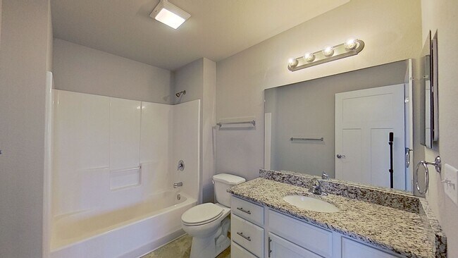 Building Photo - Condo Style Lower 2 bedroom 2 bathroom Renovated Apartment With A Lake View