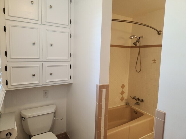 Building Photo - 114 Maureen Dr