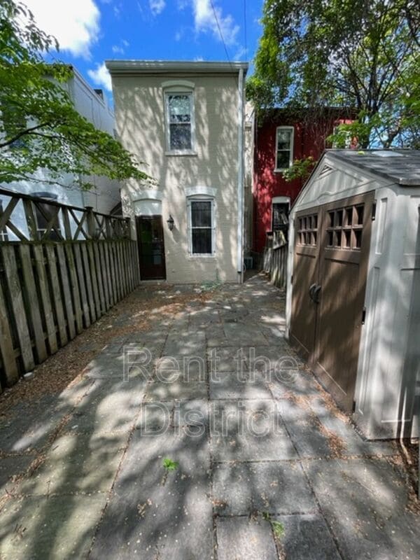 Building Photo - 525 5th St NE