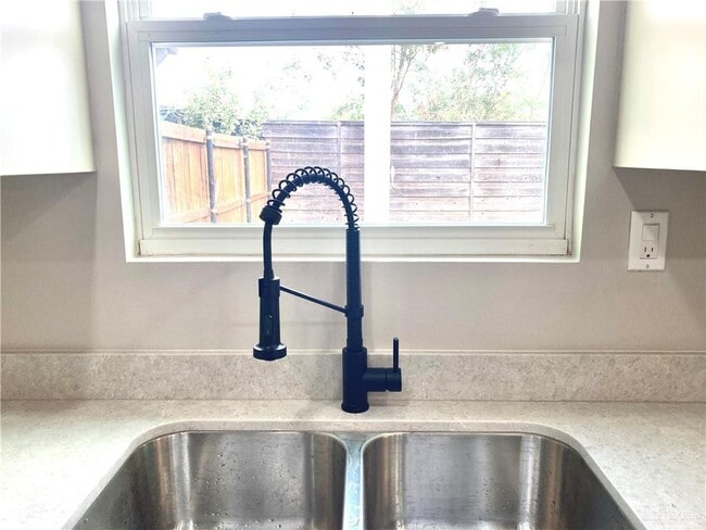 Building Photo - 40 Corales St