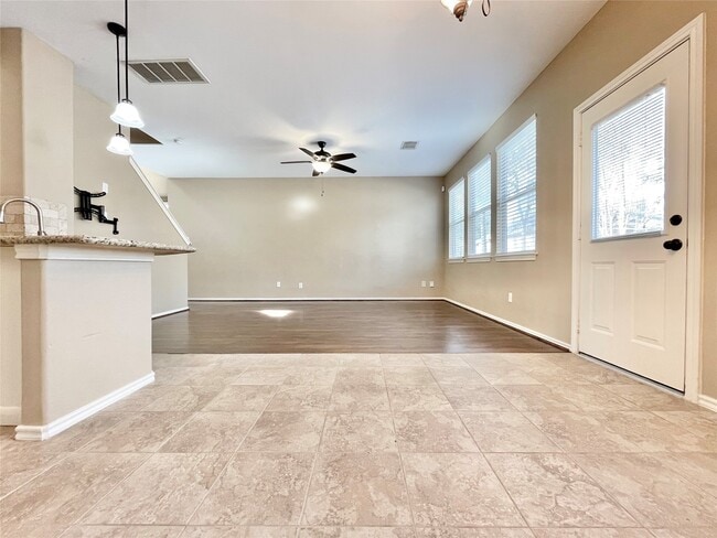 Building Photo - 19 Blue Creek Pl