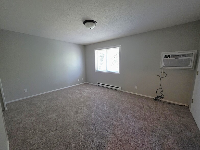 Building Photo - 333 Odanah Ave