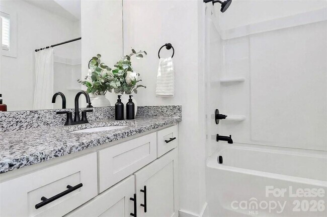 Building Photo - 3432 Brookshire Blvd