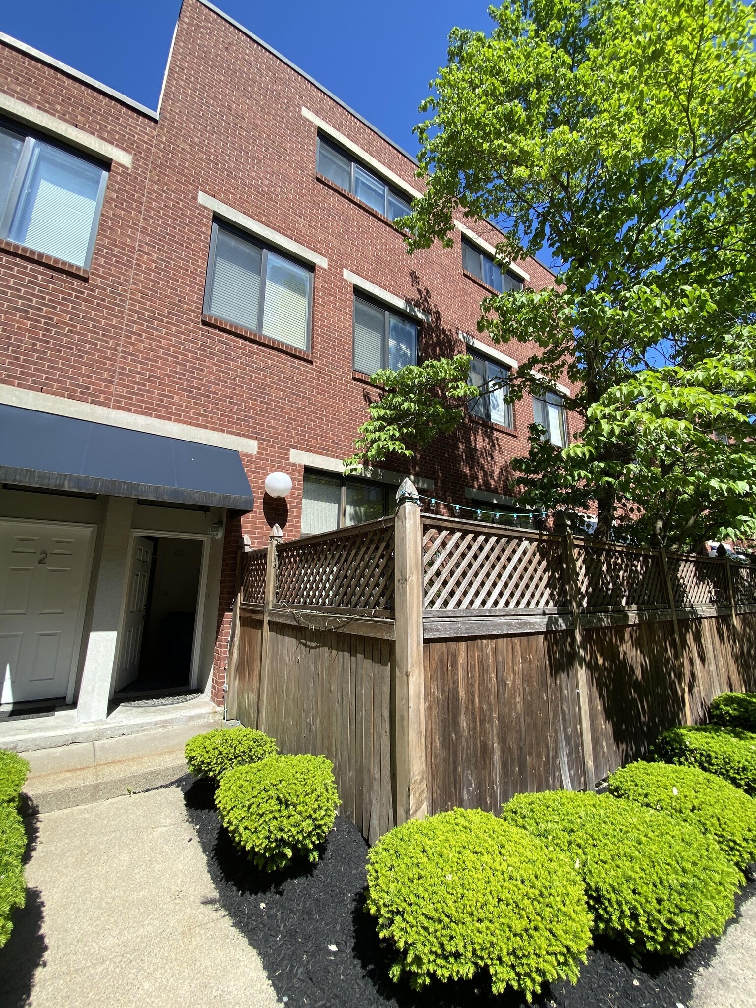 Building Photo - 85 Brainerd Rd