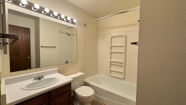 Building Photo - Doral Apartments