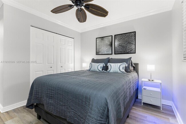 Building Photo - 1125 NE 16th Pl