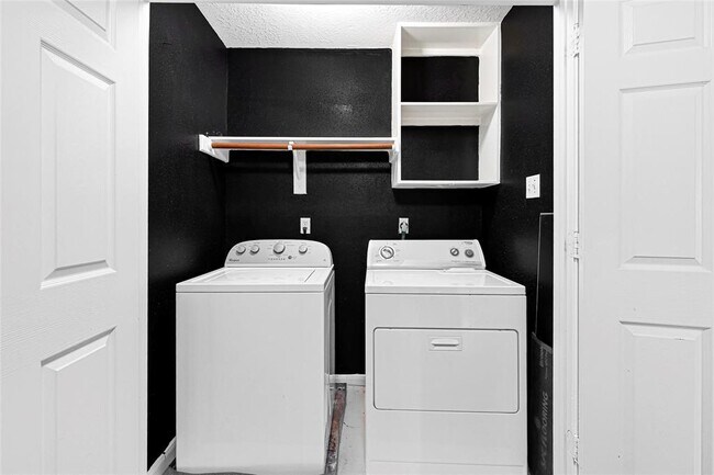 Building Photo - 1273 El Camino Village Dr