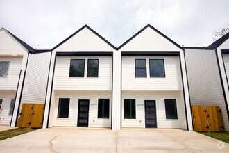 Building Photo - Modern Amenities. Urban Location. Sophisti...