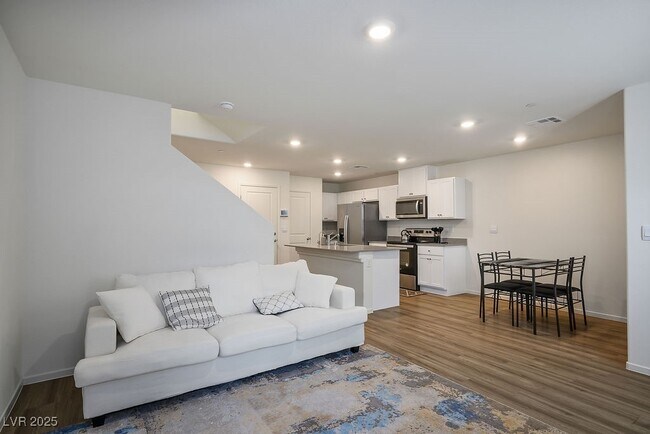 Building Photo - 9911 Dandelion Hls St