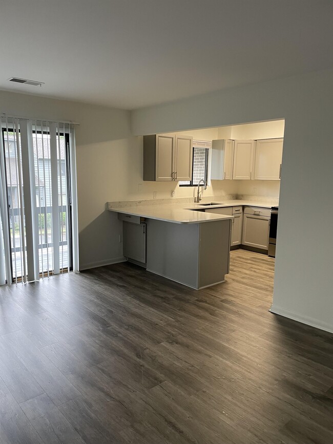 Building Photo - 161 Harvest Dr