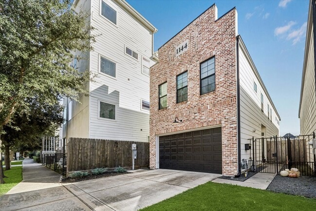 Building Photo - 1144 W 24th St