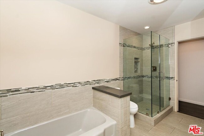Building Photo - 15451 Longbow Dr