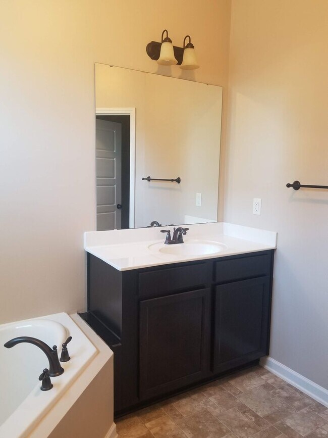 Building Photo - Large 4 Bedroom Home in Towne Pointe! Showings Coming Soon!!!