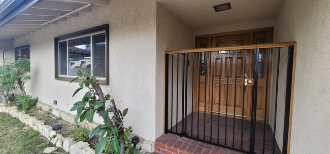 Building Photo - Classic, Midcentury 3 bedroom with Den, 2.5 bath home nestled into hillside with secluded backyar...